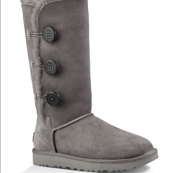 New UGG button baily  - sold out! 6m Gray - Picture 1 of 4